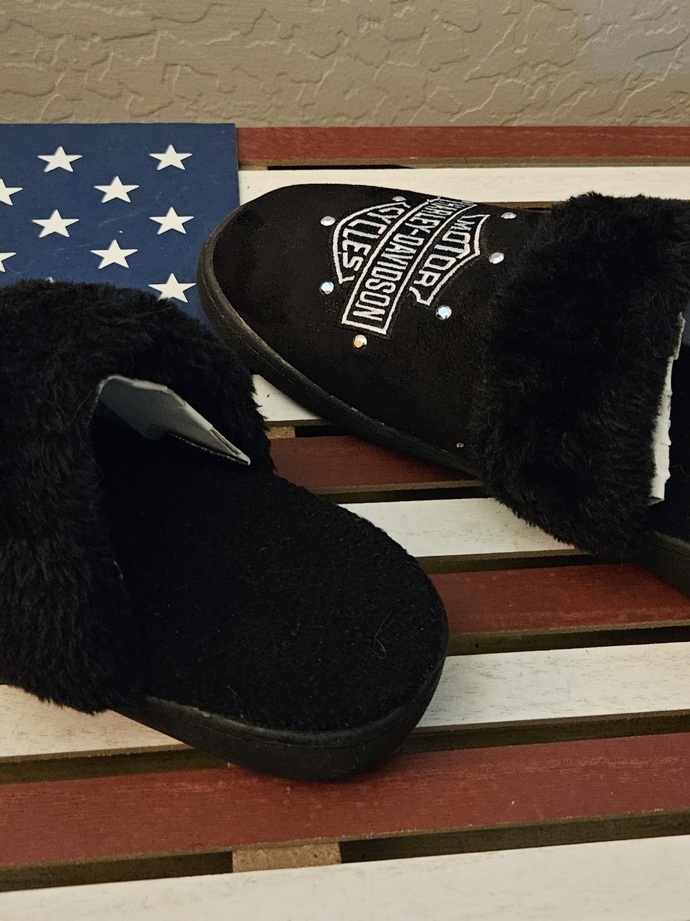 Harley-Davidson Black Faux-Fur Logo Slip-On Slippers with Silver Studs - Picture 4 of 4